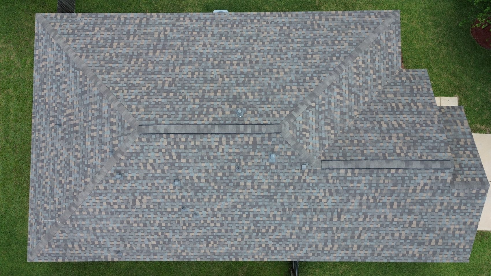 IKO Dynasty Weathered Wood shingles